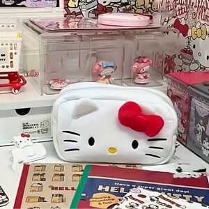 New Hello Kitty Makeup Bag w/ Fun Inner Lining